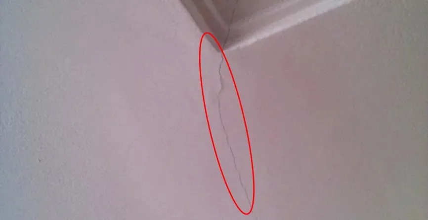 農(nóng)村建好的房子，吊頂開(kāi)裂了？，施工注意幾點(diǎn)就不怕。